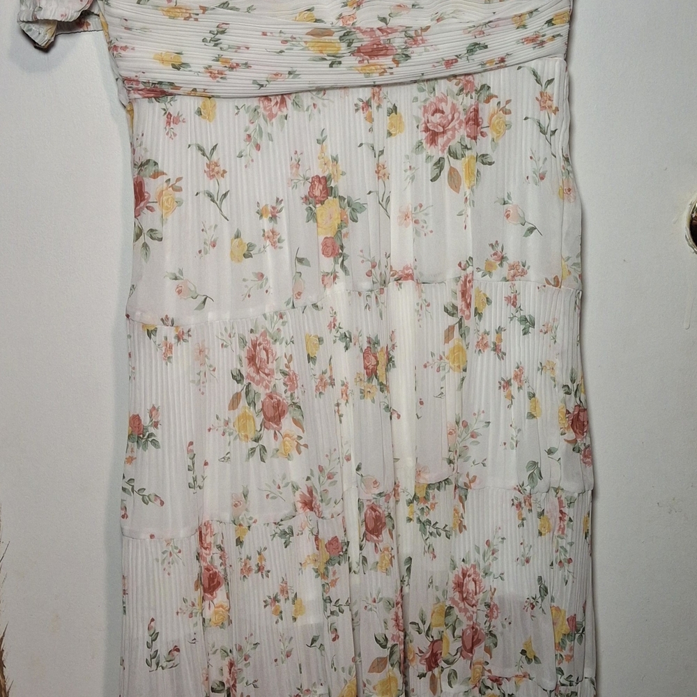 Floral Patterned Top with Pastel Hues‎